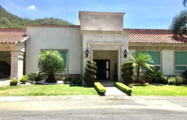 Casa en venta en Las Misiones Club Campestre, Carretera Nacional.