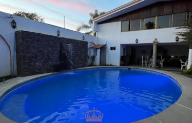Casa en Ciudad Bugambilias 1ra Sección, con alberca.