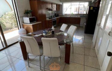 Casa en Ciudad Bugambilias 1ra Sección, con alberca.