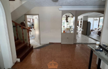 Casa en Ciudad Bugambilias 1ra Sección, con alberca.