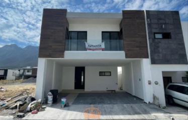 Casa en Venta Santoral II (Cumbres García)