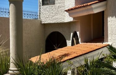 Casa en venta en Bugambilias con alberca de oportunidad