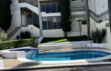 Casa en venta en Bugambilias con alberca de oportunidad